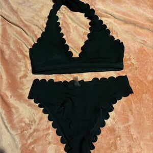 shein only worn twice. very good condition. ties on the neck